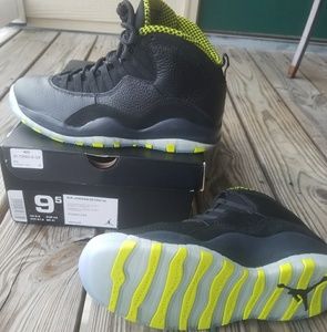🔥RETRO 10 "VENOM" JORDANS🔥